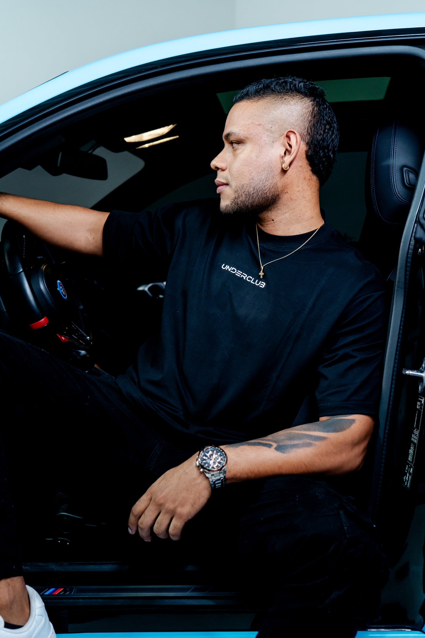 CAMISETA UNDER NEED MONEY